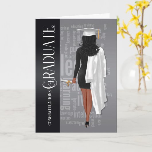 Schwarzes Haar, weiße Umhänge, weibliche Graduiert Karte (Gelbe Blume)