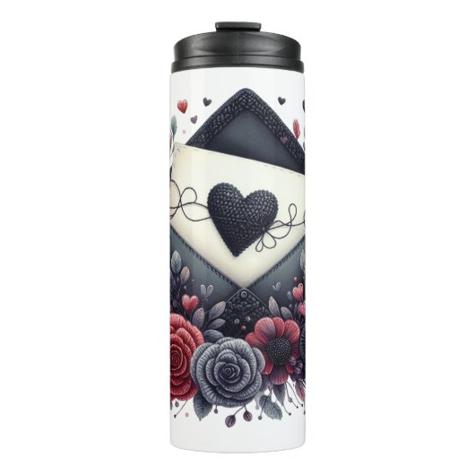 Schwarzes Häkelherz auf Umschlag Thermosbecher (Vorderseite)