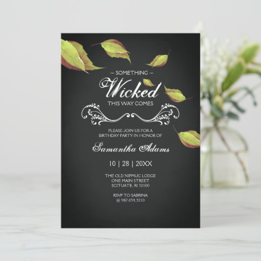 Schwarzes Halloween-Geburtstag Einladung Herbstlau (Stehend Vorderseite)