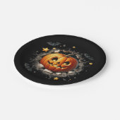 Schwarzes Halloween Hintergrund mit Orange Pumpkin Pappteller (Schrägansicht)