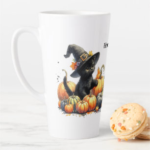 Schwarzes Halloween Kätzchen mit Kürbiskuits & Hex Milchtasse