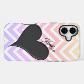 Schwarzes Herz auf Regenbogen-Chevron-Streifen-Han iPhone Hülle (Rückseite (Horizontal))