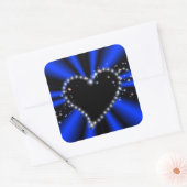 schwarzes Herz mit Sternchen auf blau - schwarz Quadratischer Aufkleber (Umschlag)
