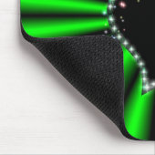 Schwarzes Herz mit Sternen auf grünem schwarzem Re Mousepad (Ecke)