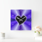 Schwarzes Herz mit Sternen auf Lila Regenbogen Quadratische Wanduhr (Zuhause)