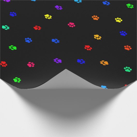 Schwarzes Hintergrund-Regenbogen Pawprint Geschenkpapier (Ecke)