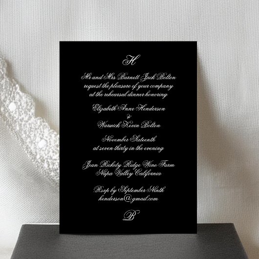 Schwarzes Hochzeitessen in der formalen Monogramm- Einladung