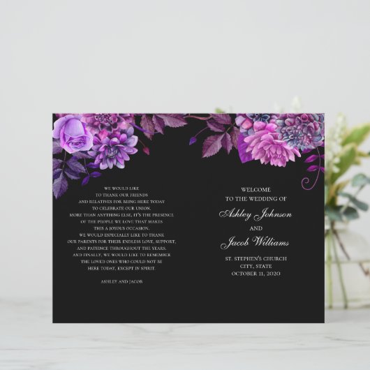 Schwarzes Hochzeitsprogramm gefaltet. Purpurblumen (Stehend Vorderseite)
