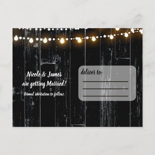 Schwarzes Holz String Lights Barrel Save the Date Ankündigungspostkarte (Rückseite)