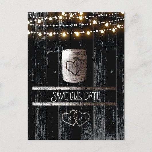 Schwarzes Holz String Lights Barrel Save the Date Ankündigungspostkarte (Vorderseite)