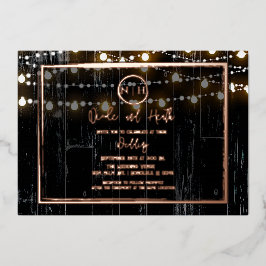 Schwarzes Holz und Streichellichter Elegante Rusti Folieneinladung