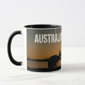 Schwarzes Känguru bei Sonnenuntergang in Australie Tasse (Links)