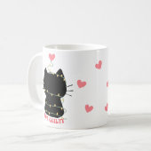 Schwarzes Kätzchen ist nicht schuldig, mit Lichter Kaffeetasse (Vorderseite Links)