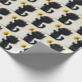 Schwarzes Kätzchen mit gelbem Daisy Geschenkpapier (Ecke)