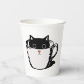 Schwarzes Kätzchen mit roter Nase, das sich in ein Pappbecher (Rückseite)