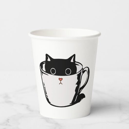 Schwarzes Kätzchen mit roter Nase, das sich in ein Pappbecher (Rückseite)