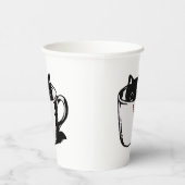 Schwarzes Kätzchen mit roter Nase, das sich in ein Pappbecher (Rechts)