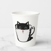 Schwarzes Kätzchen mit roter Nase, das sich in ein Pappbecher (Vorderseite)