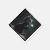 Schwarzes Kätzchen mit weißer Daisy Serviette (Ecke)