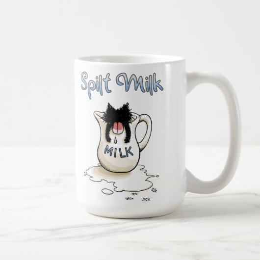 Schwarzes Kätzchen und verschüttete Milch Kaffeetasse (Rechts)