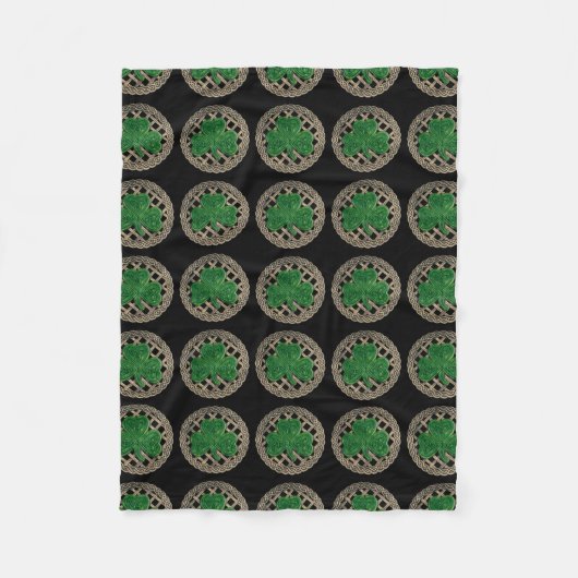 Schwarzes Kleeblatt auf keltischen Knochen Fleece  (Vorderseite)