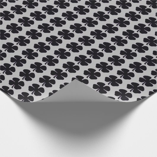 Schwarzes Kleeblatt, grau, matt, Packpapier, klein Geschenkpapier (Ecke)