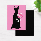 Schwarzes Kleid mit Bouquet (Schreibtisch)