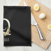 Schwarzes Küchentuch mit Monogramm als Geschenk zu (Viertel Falte)