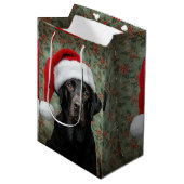 Schwarzes Lab-Christmas Mittlere Geschenktüte (Vorderseite Schrägansicht)