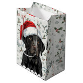 Schwarzes Lab-Christmas Mittlere Geschenktüte (Vorderseite Schrägansicht)