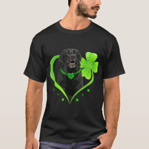 Schwarzes Labor im Kleeblatt Herz St Patricks Day T-Shirt