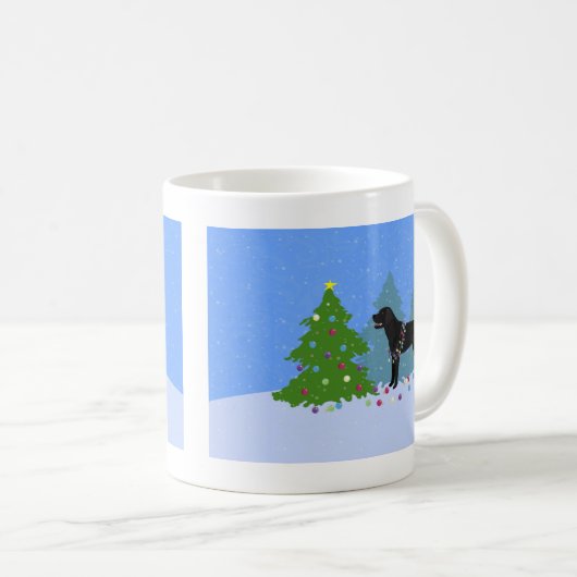 Schwarzes Labor im Wald Dekorieren Weihnachtsbaum Kaffeetasse (VorderseiteRechts)