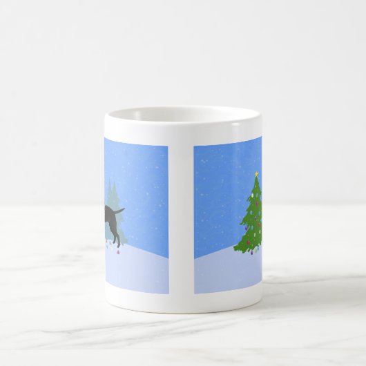 Schwarzes Labor im Wald Dekorieren Weihnachtsbaum Kaffeetasse (Mittel)