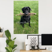 Schwarzes Labor mit zwei Sticks Hund Foto und Name Poster (Heimbüro)