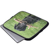 Schwarzes Labor mit zwei Sticks Personalisierter F Laptopschutzhülle (Vorne Knopf)