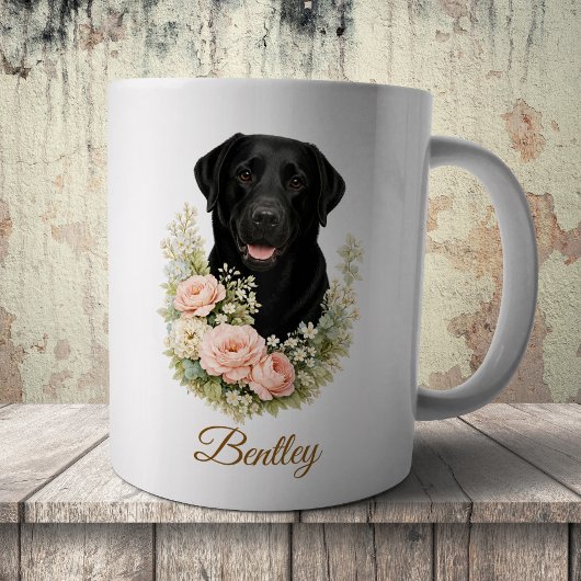 Schwarzes Labrador-Blumenporträt Kaffeetasse