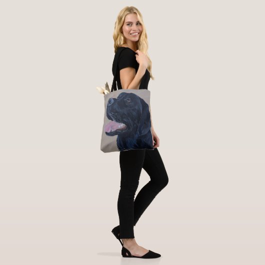 Schwarzes Labrador-Gemälde Tasche (Am Model)