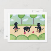 Schwarzes Labrador im Wald Postkarte (Vorne/Hinten)