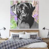 Schwarzes Labrador in Bluebell Wood Leinwanddruck (Insitu (Schlafzimmer))