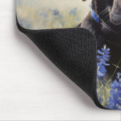 Schwarzes Labrador in Bluebonnets Mousepad (Ecke)