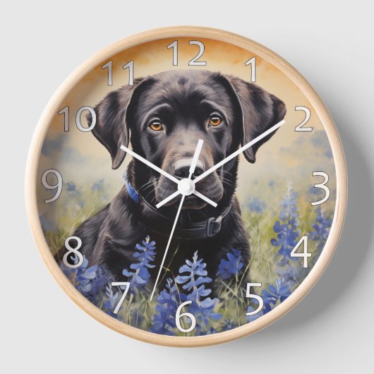 Schwarzes Labrador in Bluebonnets Uhr (Vorderseite)