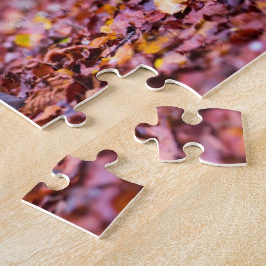 Schwarzes Labrador in Herbstlauben Puzzle (Seite)