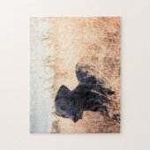 Schwarzes Labrador in trockenem Gras Puzzle (Vertikal)