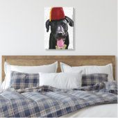 Schwarzes Labrador mit Fez Leinwanddruck (Insitu (Schlafzimmer))