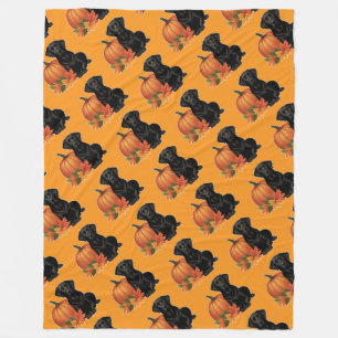 Schwarzes Labrador mit Herbstblättern und Pumpkin Fleecedecke