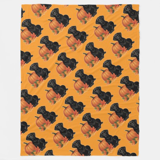 Schwarzes Labrador mit Herbstblättern und Pumpkin Fleecedecke (Vorderseite)
