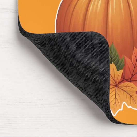 Schwarzes Labrador mit Herbstblättern und Pumpkin Mousepad (Ecke)