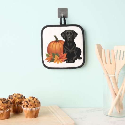Schwarzes Labrador mit Herbstblättern und Pumpkin Topflappen (Insitu (Hängend))