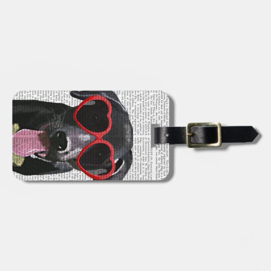 Schwarzes Labrador mit Herzsonnenbrille Gepäckanhänger (Vorderseite horizontal)