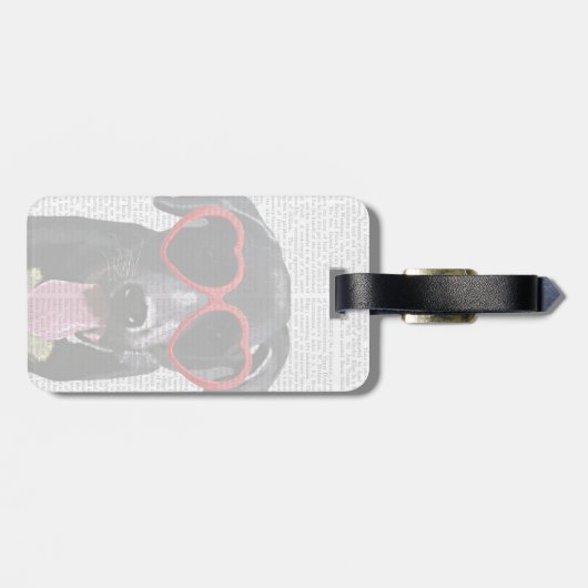 Schwarzes Labrador mit Herzsonnenbrille Gepäckanhänger (Rückseite horizontal)